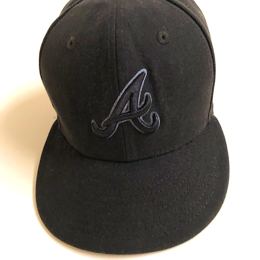 MLB New Era 59 Fifty size 7 1/8 all black Atlanta Braves Baseball Cap